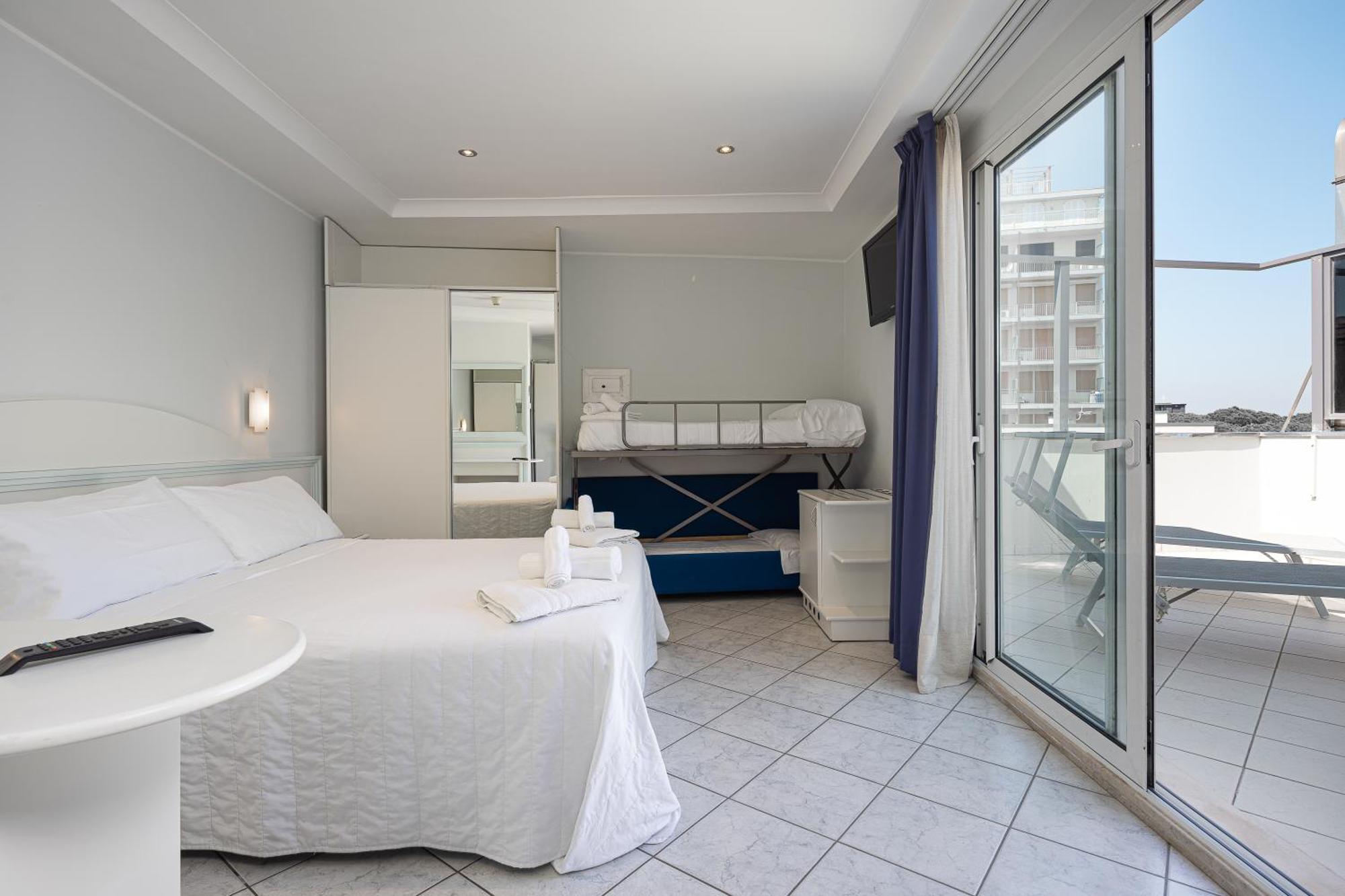 Hotel Oriente Milano Marittima Esterno foto