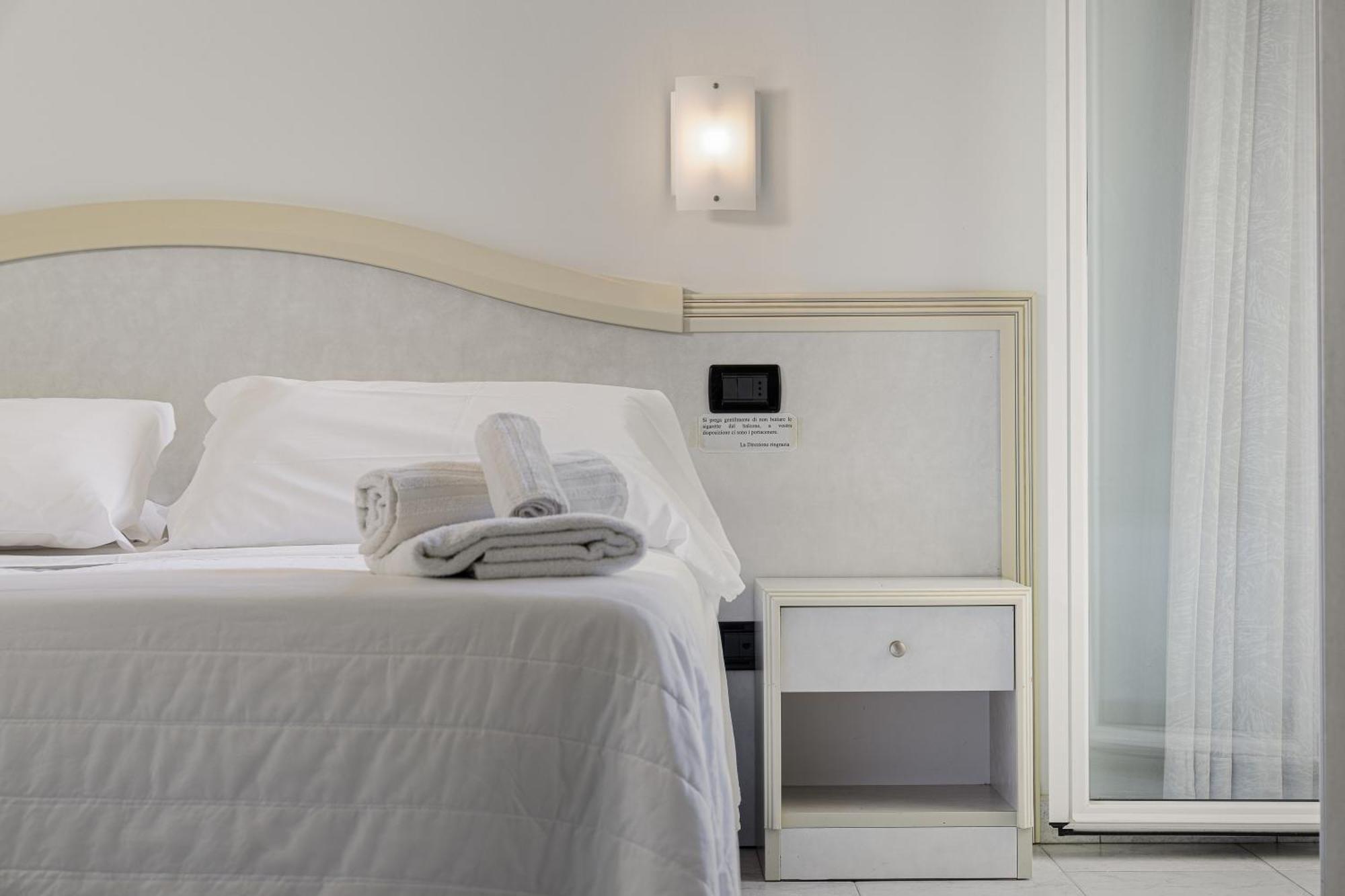 Hotel Oriente Milano Marittima Esterno foto