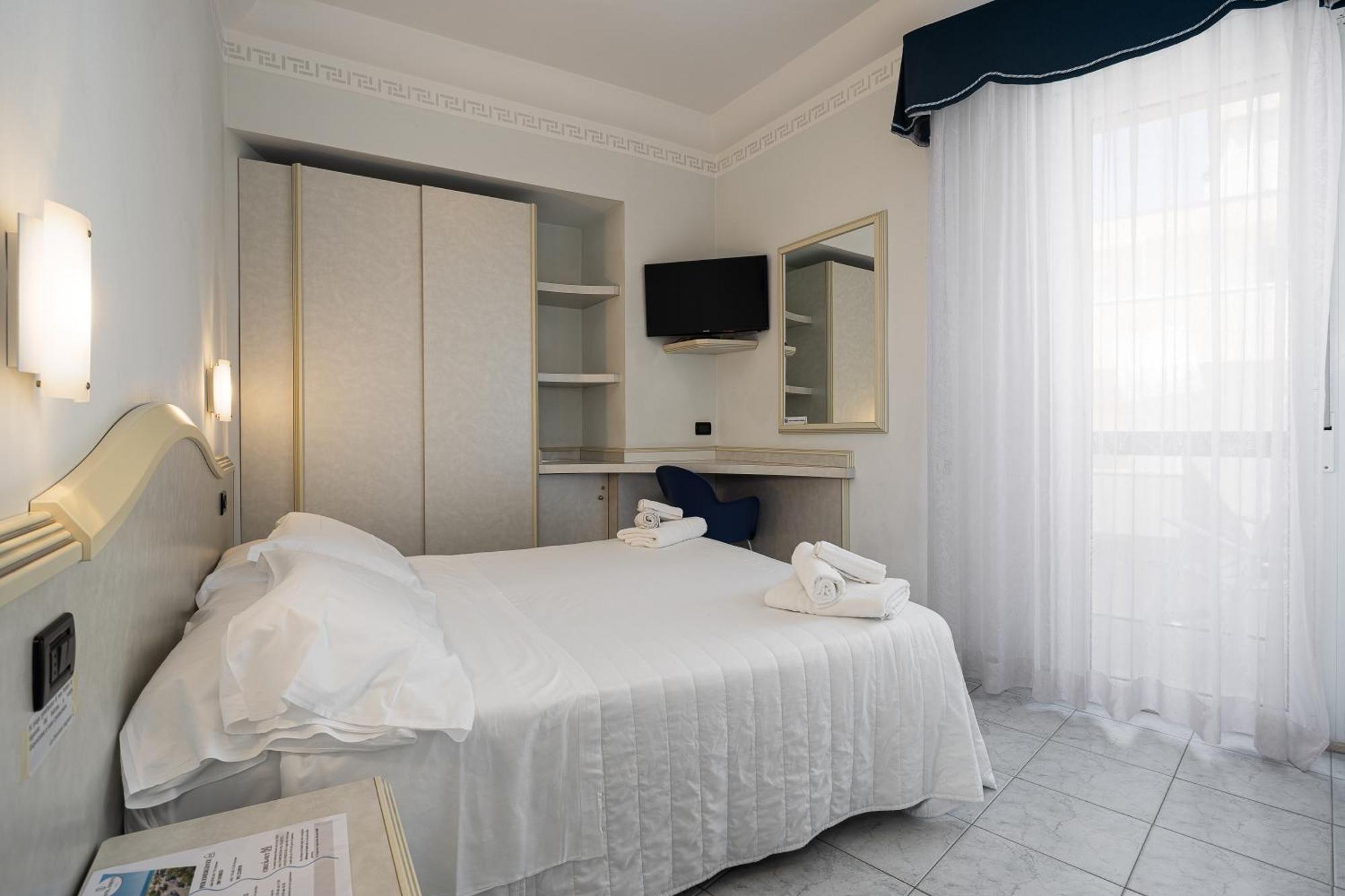 Hotel Oriente Milano Marittima Esterno foto