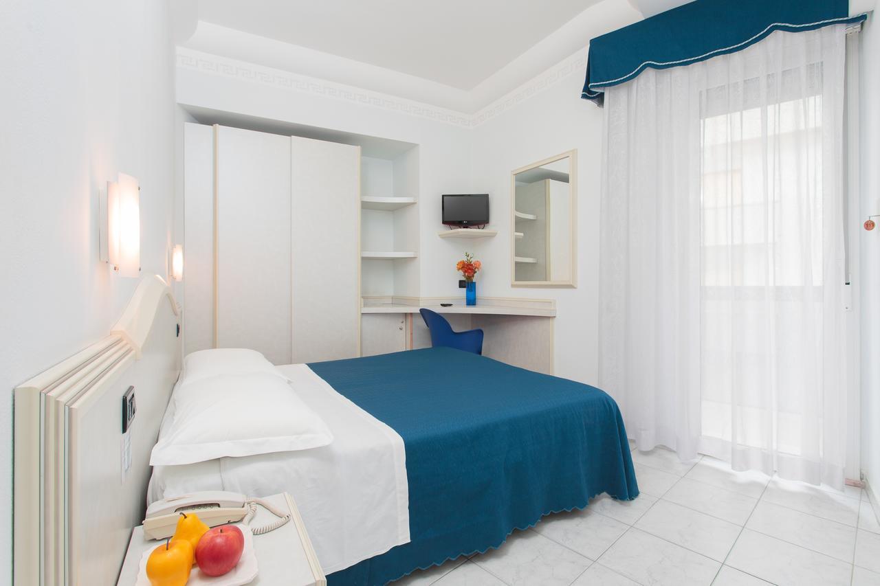 Hotel Oriente Milano Marittima Esterno foto